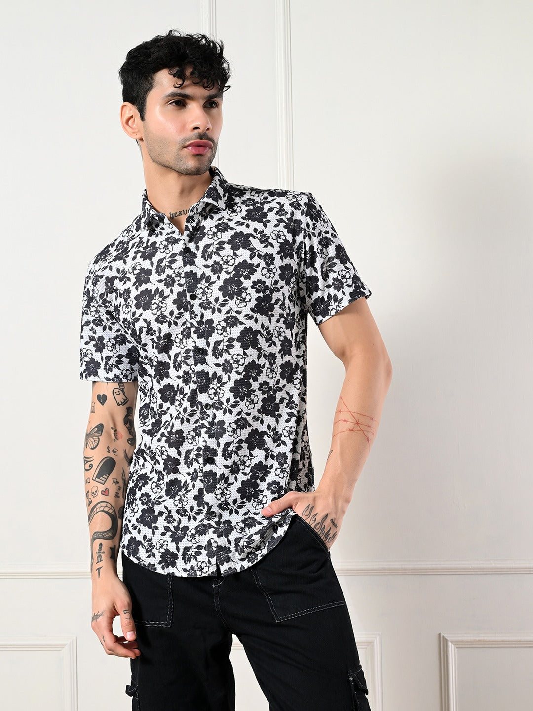 Bold black and white floral short sleeve shirt