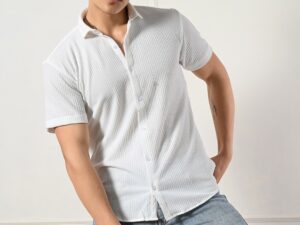 Men's textured white casual short sleeve shirt.