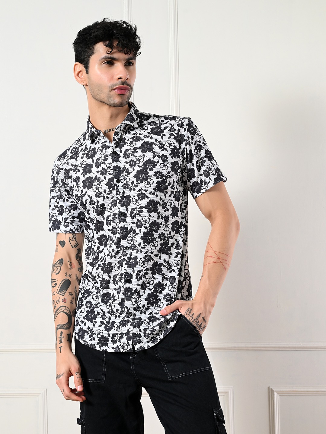 Bold black and white floral short sleeve shirt